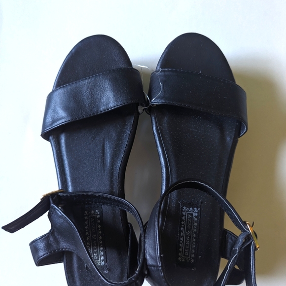 Denna & Ozzy Urban Outfitters acrylic platform sandal 90s style - Picture 4 of 5